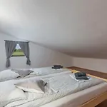 Sea View With Shared Pool בית הארחה 3*