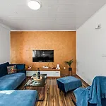 Sea View With Shared Pool בית הארחה פומר