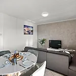 בית הארחה Sea View With Shared Pool 3*