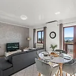 Sea View With Shared Pool 3*