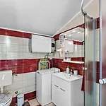 Sea View With Shared Pool בית הארחה 3*