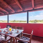 Sea View With Shared Pool בית הארחה 3*