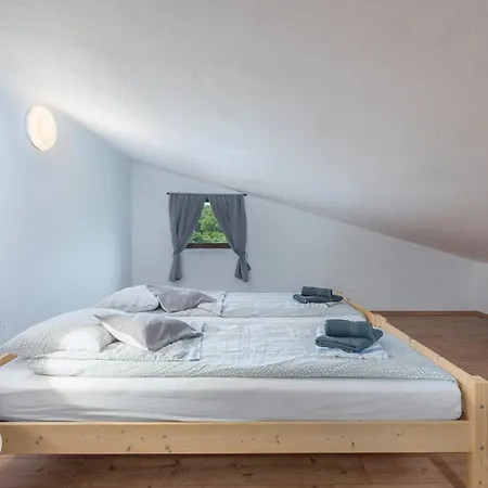 Sea View With Shared Pool 3* ポメル