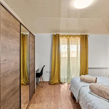 Sea View With Shared Pool ゲストハウス 3*