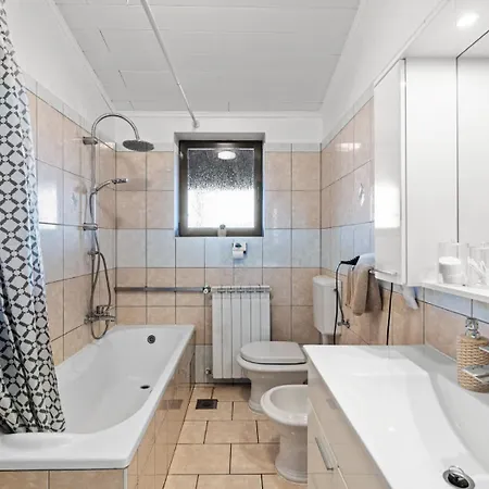 Sea View With Shared Pool ゲストハウス 3*