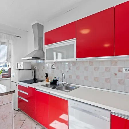 Sea View With Shared Pool 3* ポメル