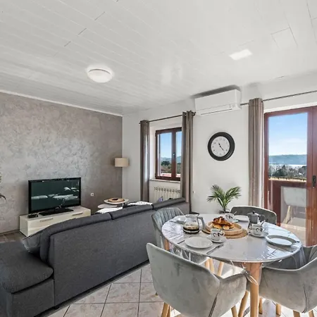 Sea View With Shared Pool 3*