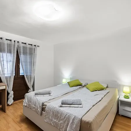 Sea View With Shared Pool ゲストハウス ポメル