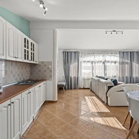 Sea View With Shared Pool 3*