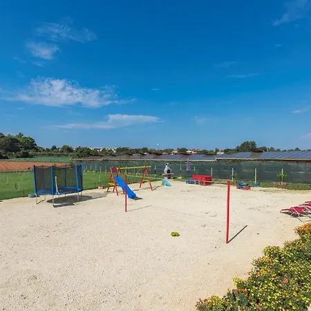 Sea View With Shared Pool Vendégház