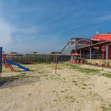 Sea View With Shared Pool ゲストハウス 3*