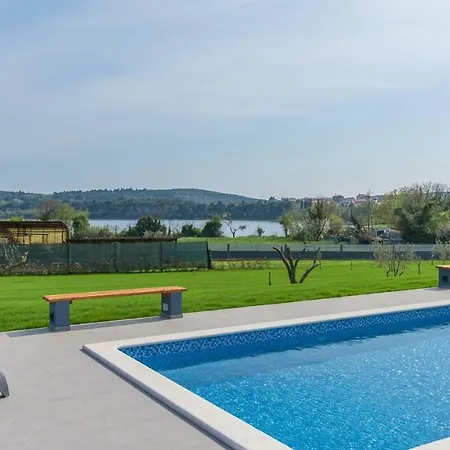 Sea View With Shared Pool 3*