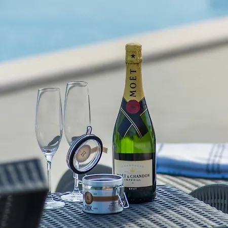 ゲストハウス Sea View With Shared Pool ポメル