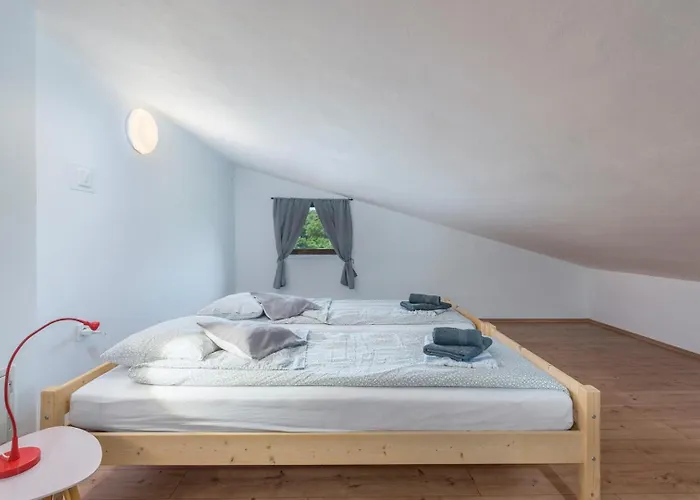 Sea View With Shared Pool 3* Pomer