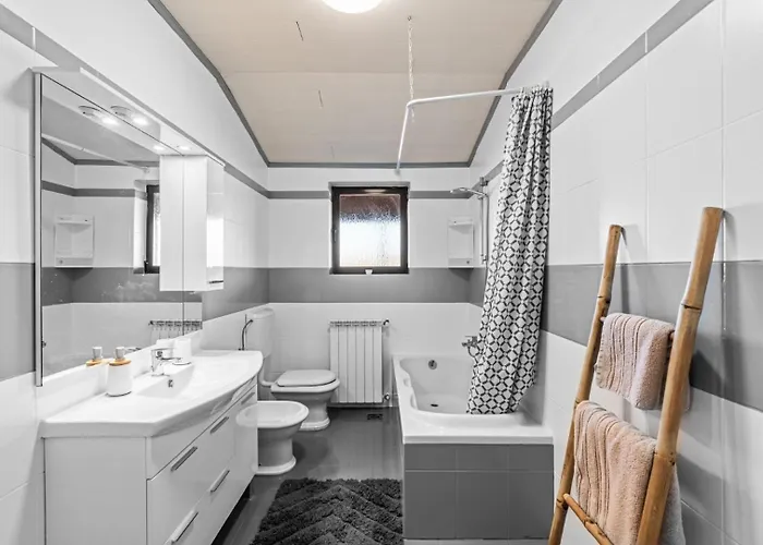 Sea View With Shared Pool 3* Pomer