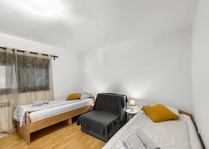 Gasthuis Sea View With Shared Pool