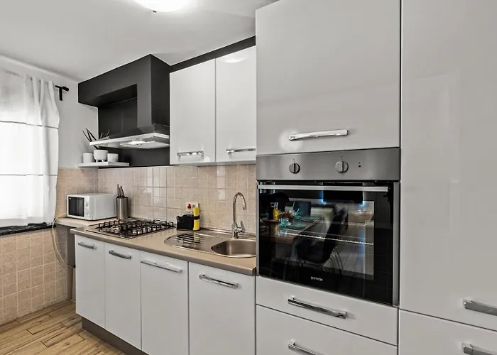 Gasthuis Sea View With Shared Pool Pomer