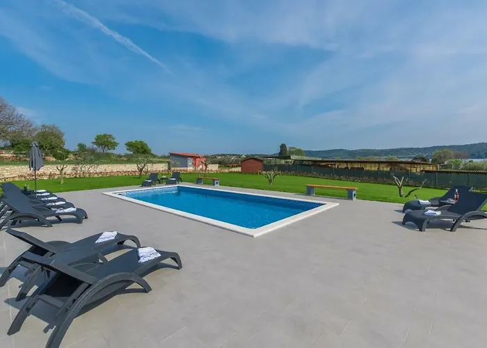 Sea View With Shared Pool Gasthuis Pomer