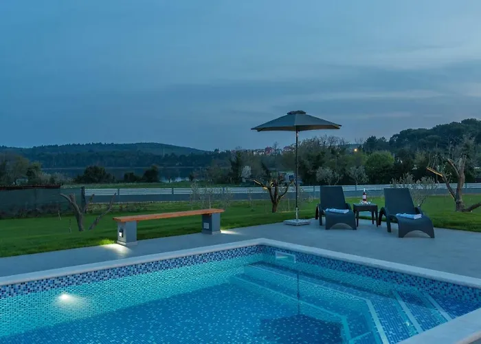 Sea View With Shared Pool Pomer