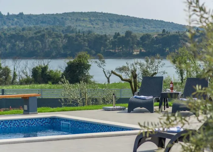 Sea View With Shared Pool Pomer