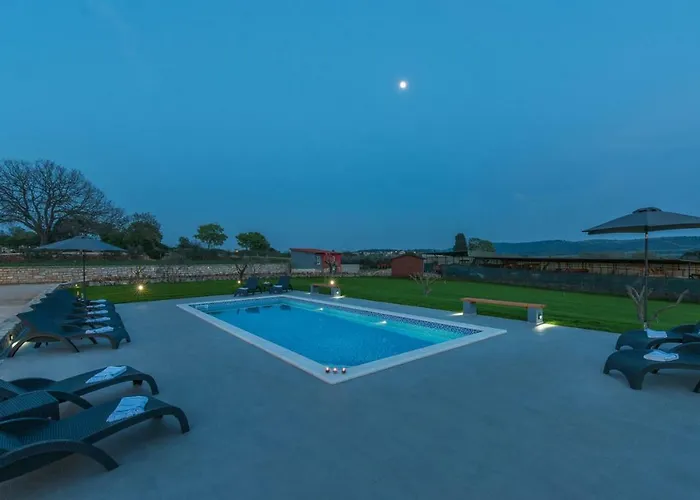 Sea View With Shared Pool 3* Pomer