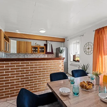 Pensjonat Sea View With Shared Pool