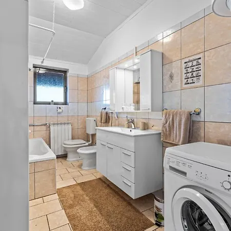 Sea View With Shared Pool 3* 波梅尔