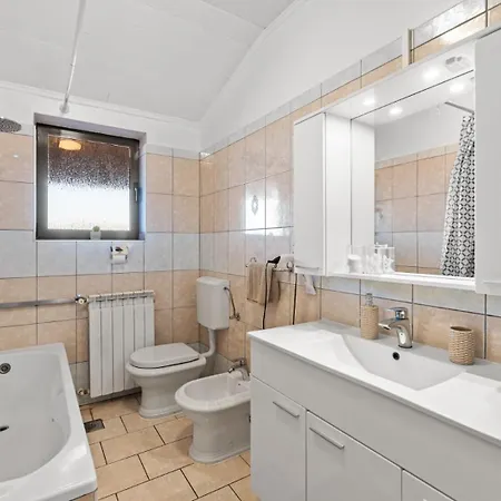 Sea View With Shared Pool 波梅尔