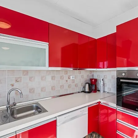 Sea View With Shared Pool 招待所