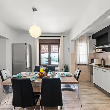 Sea View With Shared Pool 3*