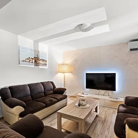 Sea View With Shared Pool 波梅尔