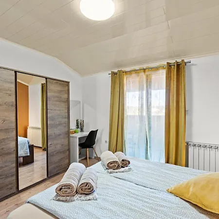 Sea View With Shared Pool