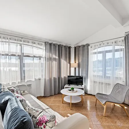 Sea View With Shared Pool 招待所 3*