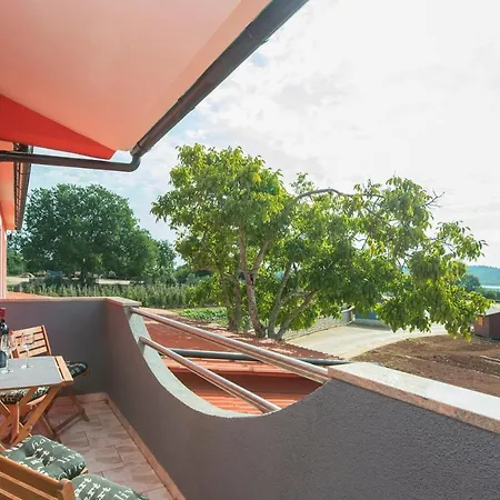 Sea View With Shared Pool 招待所 波梅尔