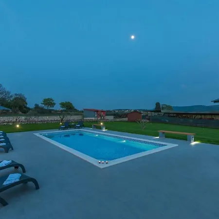 Sea View With Shared Pool 3* Pomer