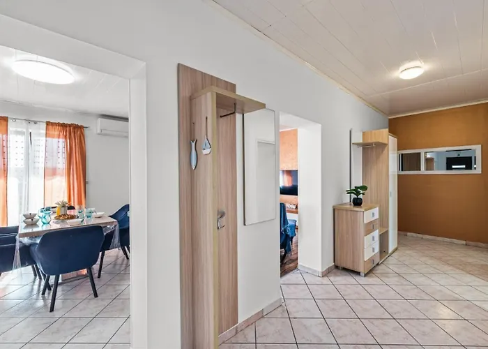 Sea View With Shared Pool Gæstehus Pomer