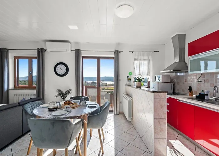 Gæstehus Sea View With Shared Pool Pomer