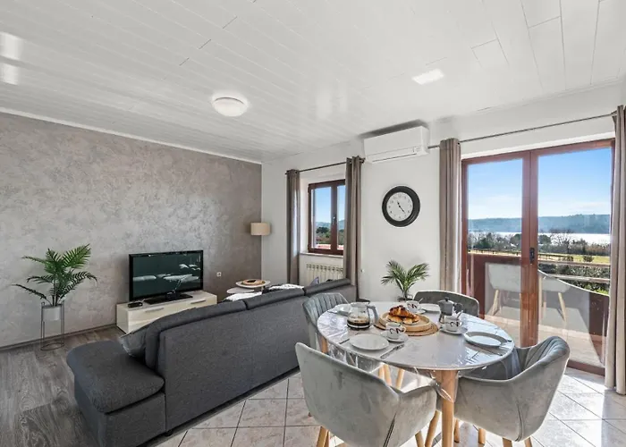 Sea View With Shared Pool 3*