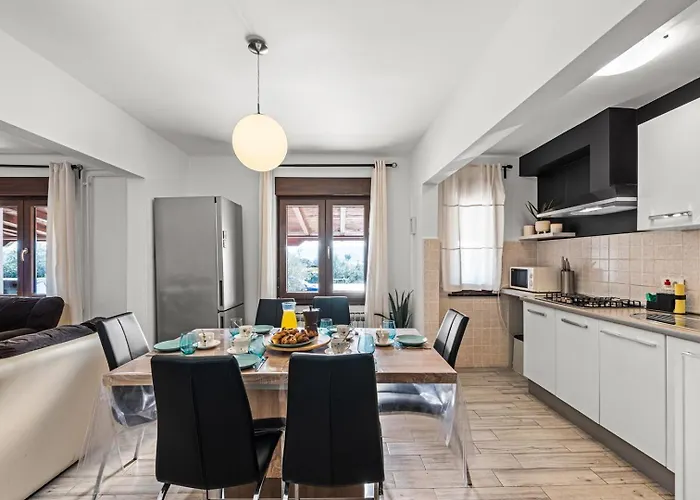 Sea View With Shared Pool 3*