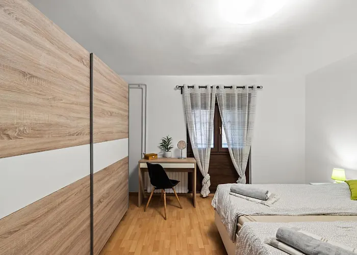 Sea View With Shared Pool 3* Pomer