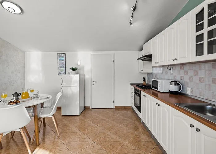 Gæstehus Sea View With Shared Pool Pomer