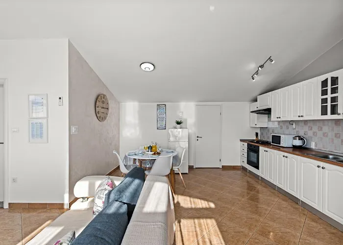 Sea View With Shared Pool