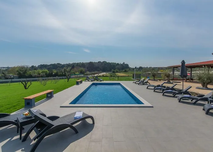 Sea View With Shared Pool 3*