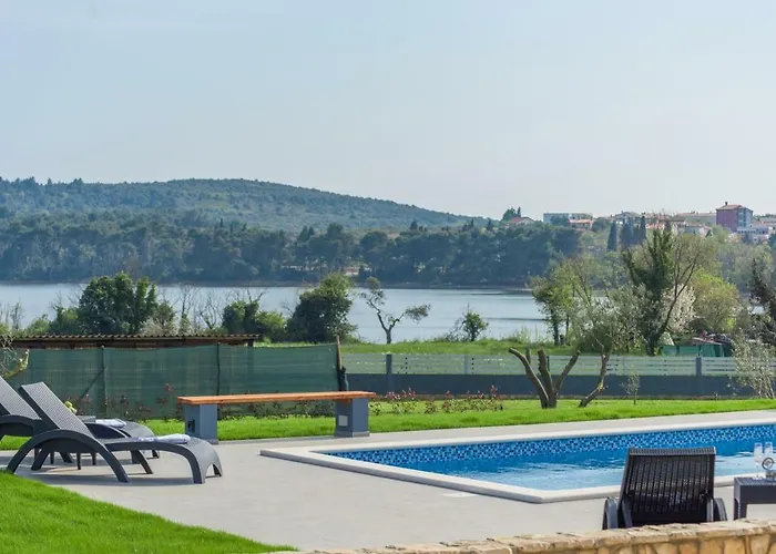 Sea View With Shared Pool Gæstehus Pomer