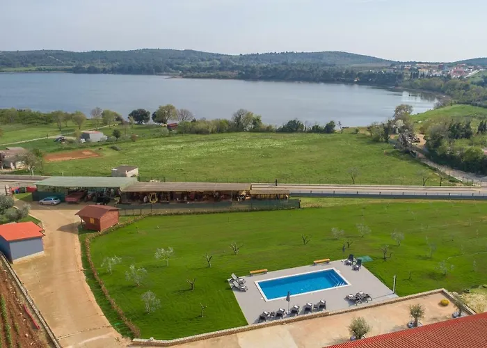 Sea View With Shared Pool Pomer