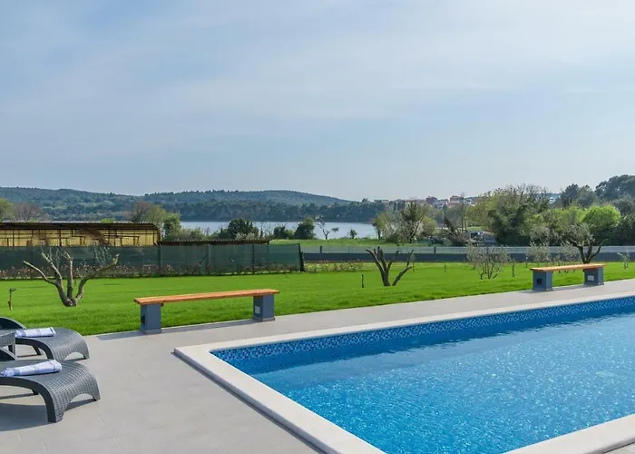 Sea View With Shared Pool 3*